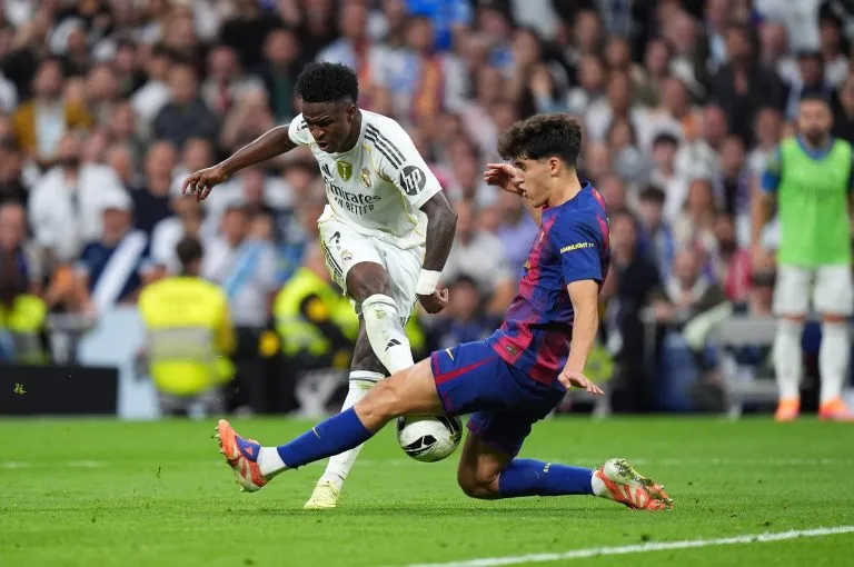 Touchline fury: Vinicius Jr. blasts Alonso in El Clásico substitution
