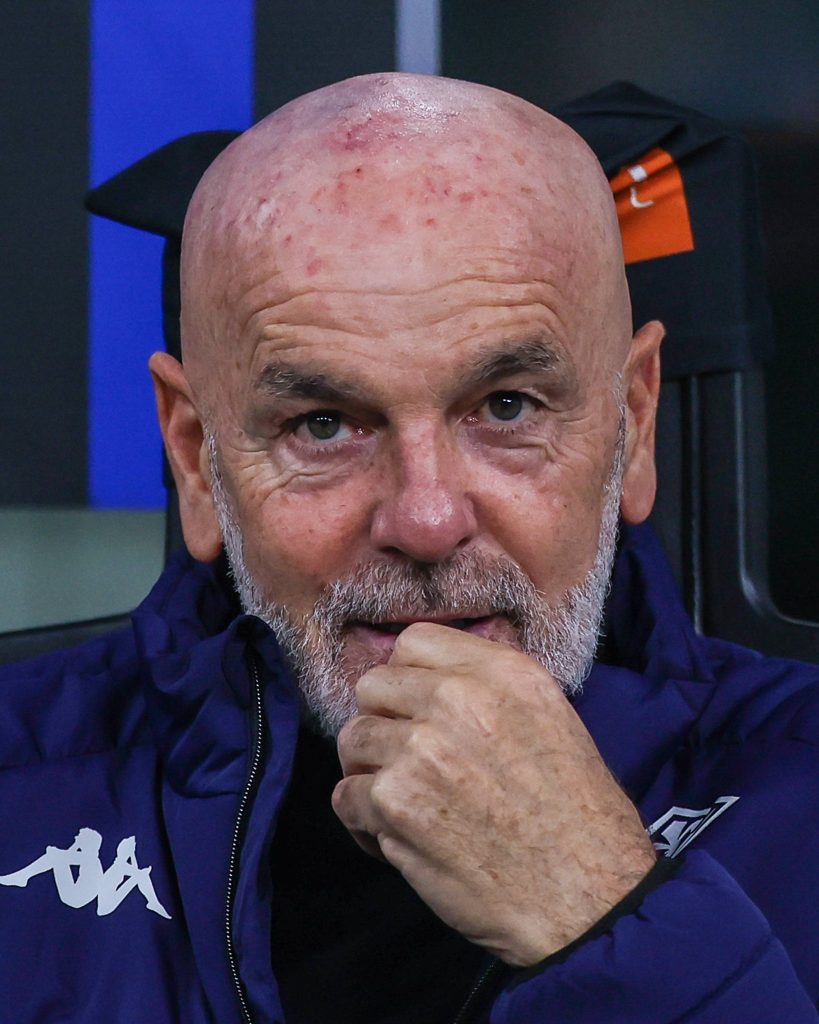 Fiorentina sack head coach Stefano Pioli after winless start