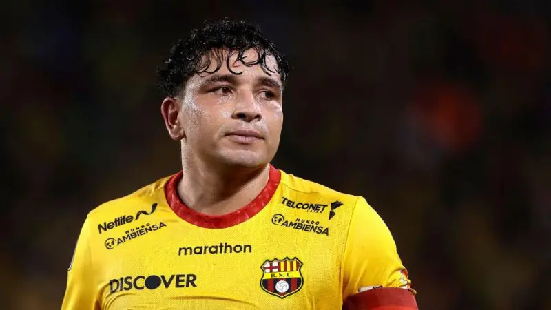 Ecuadorian football star Mario Pineida fatally shot dead