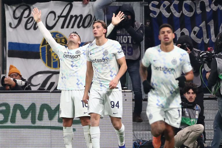 Lautaro Martinez keeps Inter top following Atalanta defensive howler