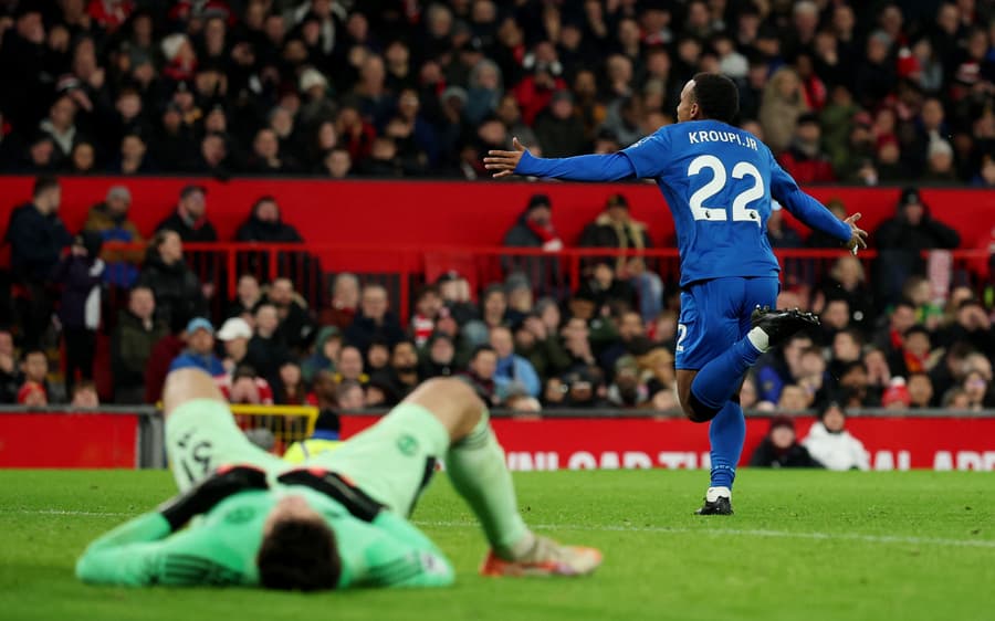 Remontada everywhere as Man United share point in 8-goal thriller