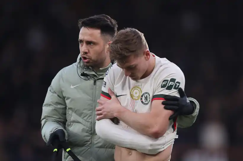 Liam Delap forced off in Bournemouth clash with shoulder injury