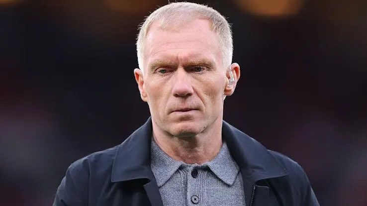 Scholes hits back with cheeky request after Martinez invites critic to his house