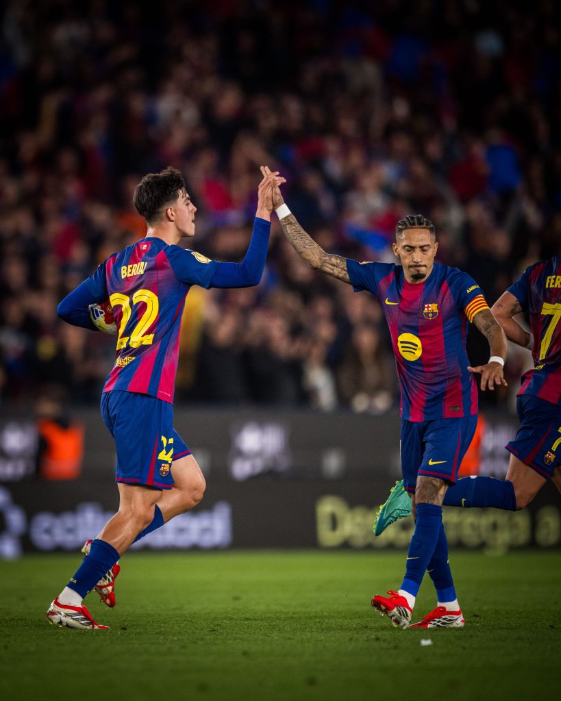 Barcelona lead 2-0 at halftime, Atlético Madrid lead 4-2 on aggregate