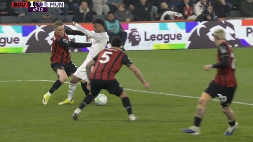 Man United set to lodge complaint over officiating in Bournemouth draw