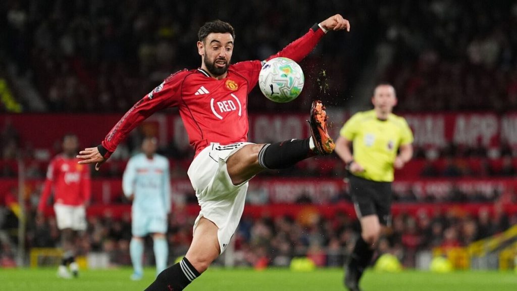 Bruno Fernandes inspires Manchester United to vital win over Brentford