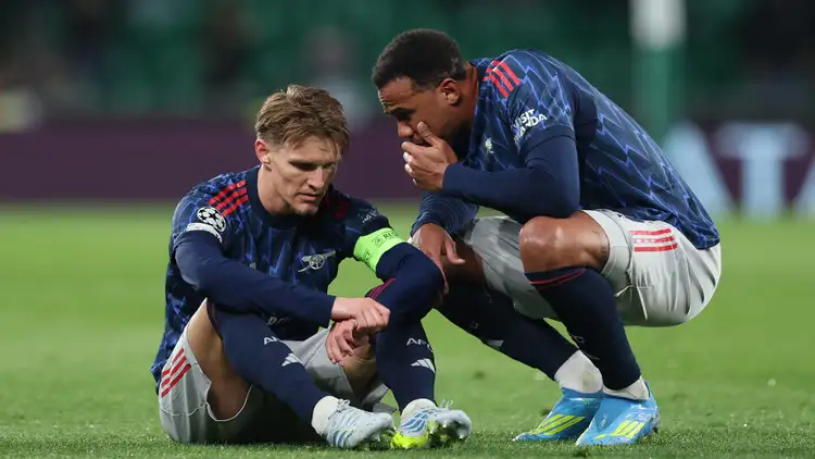 Martin Ødegaard’s injury scare damps Arsenal’s win at Sporting