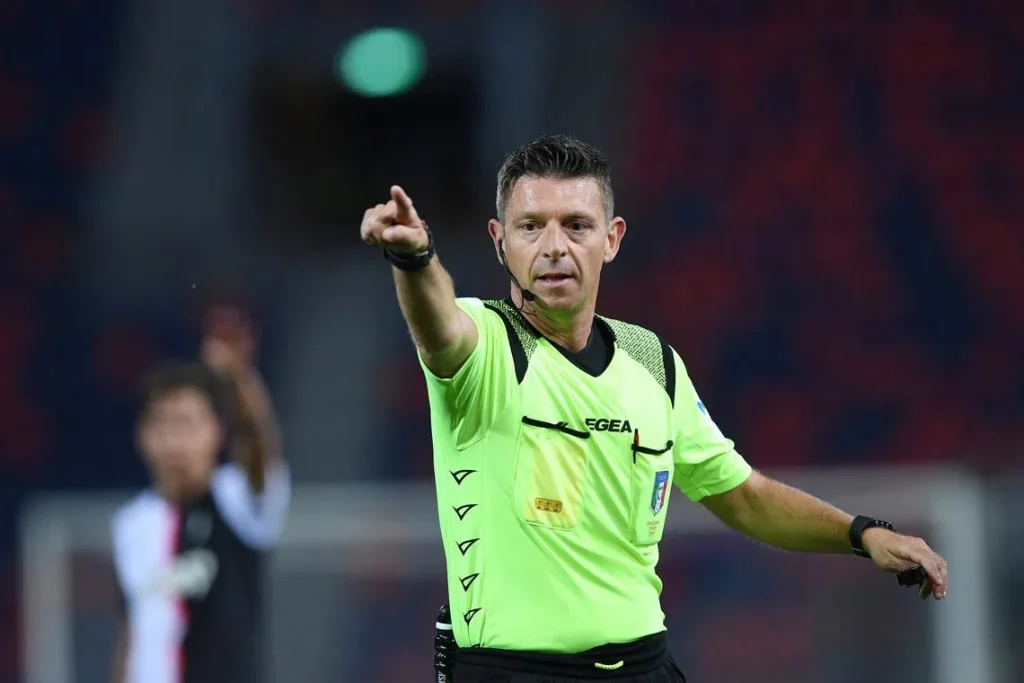 Italian referee chief suspends himself over fraud allegations