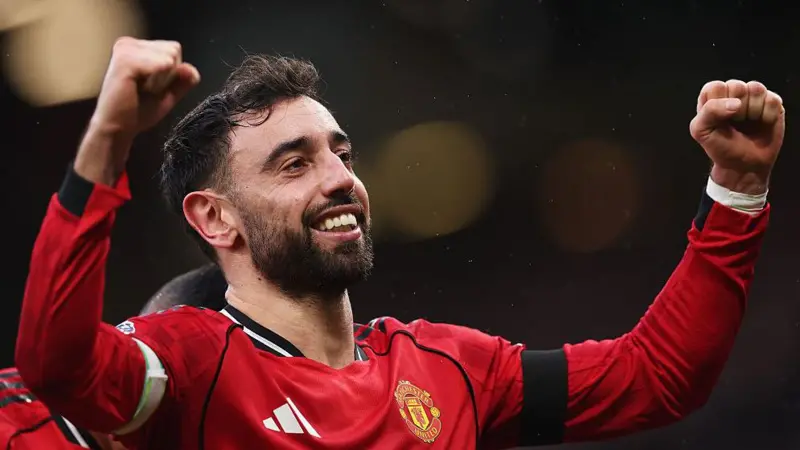 Fernandes crowned Premier League’s player of the year Fernandes crowned Premier League’s player of the year