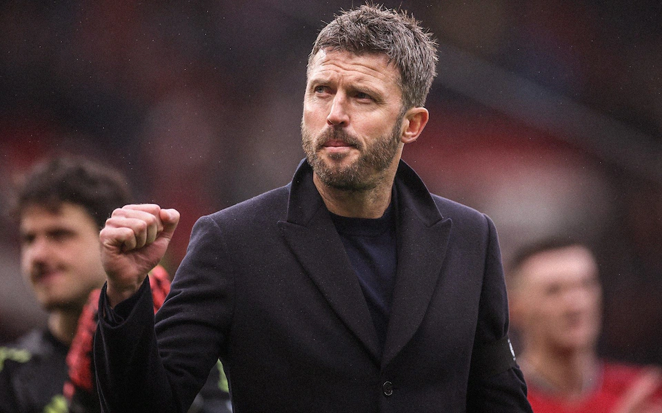 Manchester United offer Michael Carrick two-year contract Manchester United offer Michael Carrick two-year contract