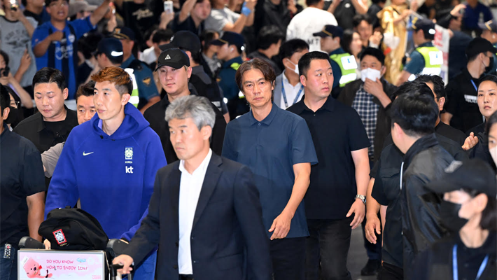 South Korea team receive hostile reception after World Cup exit