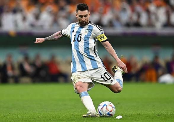 Messi should have been sent off for studs-up foul on Algeria’s Mandi – Piers Morgan