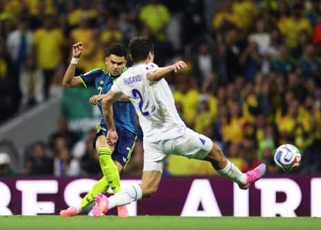 Diaz, Munoz lead Colombia to winning World Cup return against debutants Uzbekistan.