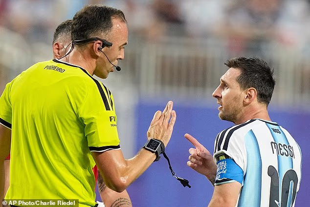 ‘Don’t disrespect me’: Lionel Messi tells referee vs. Switzerland