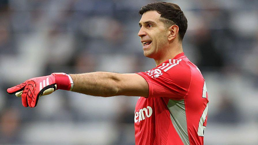 Juventus mull new Goalkeeper options amid Martinez stalemate Juventus mull new Goalkeeper options amid Martinez stalemate