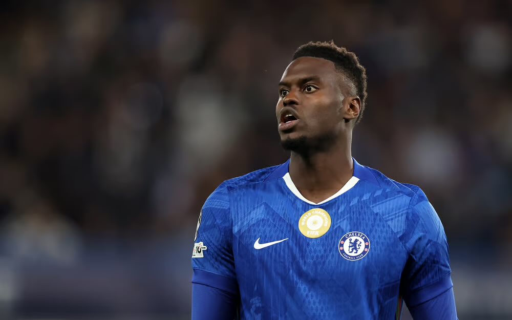 Napoli set to hold talks for £30M rated Benoit Badiashile