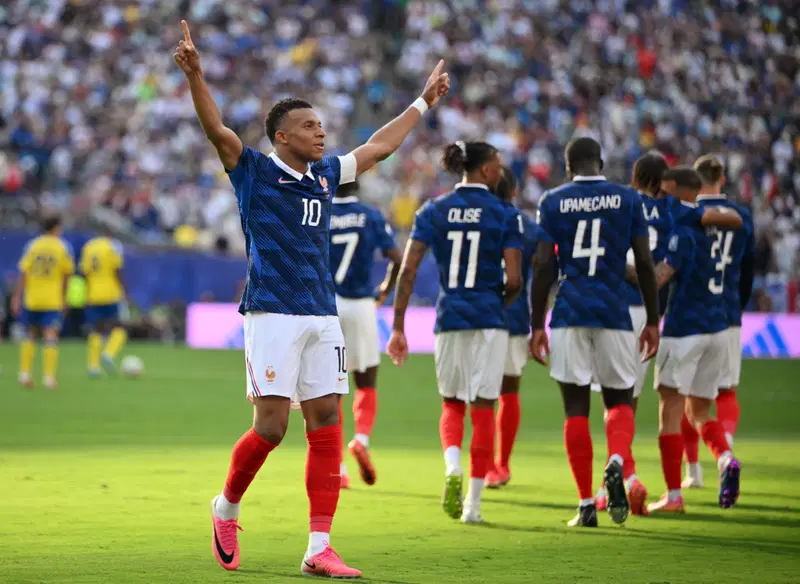 Mbappé fires back at Paraguayan senator over racist remark Mbappé fires back at Paraguayan senator over racist remark
