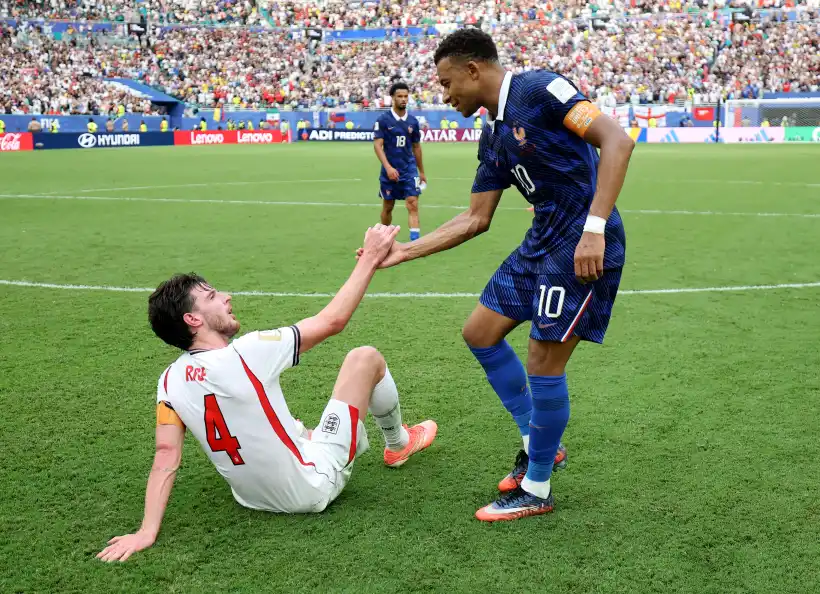Hargreaves criticizes Rice-Mbappe gesture during World Cup clash Hargreaves criticizes Rice-Mbappe gesture during World Cup clash