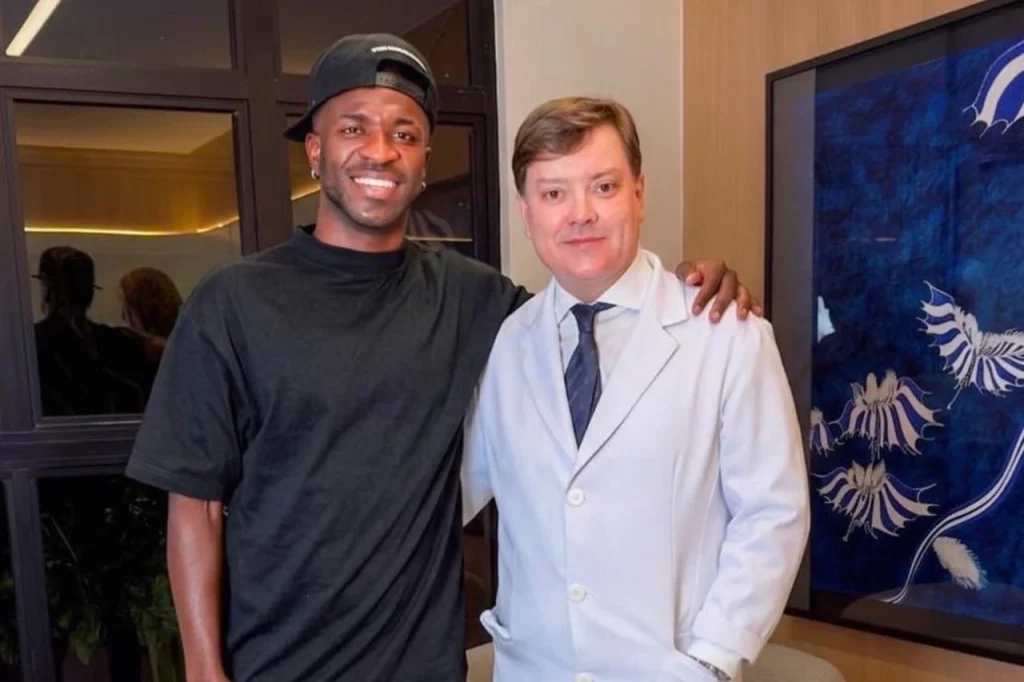 Vinicius Jr. reveals new facial look after summer surgery Vinicius Jr. reveals new facial look after summer surgery